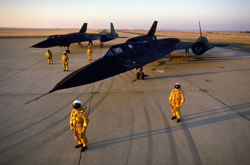 Illustration for article titled Fascinating photos reveal how they built the SR-71 Blackbird